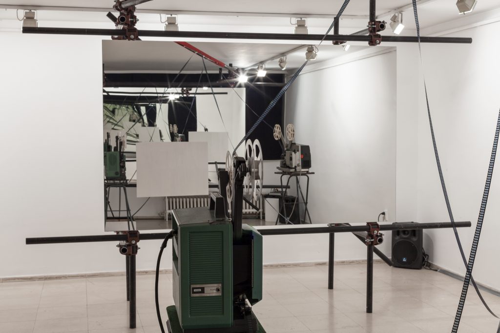 Revolucija, 2014. Filmska instalacija, 16mm